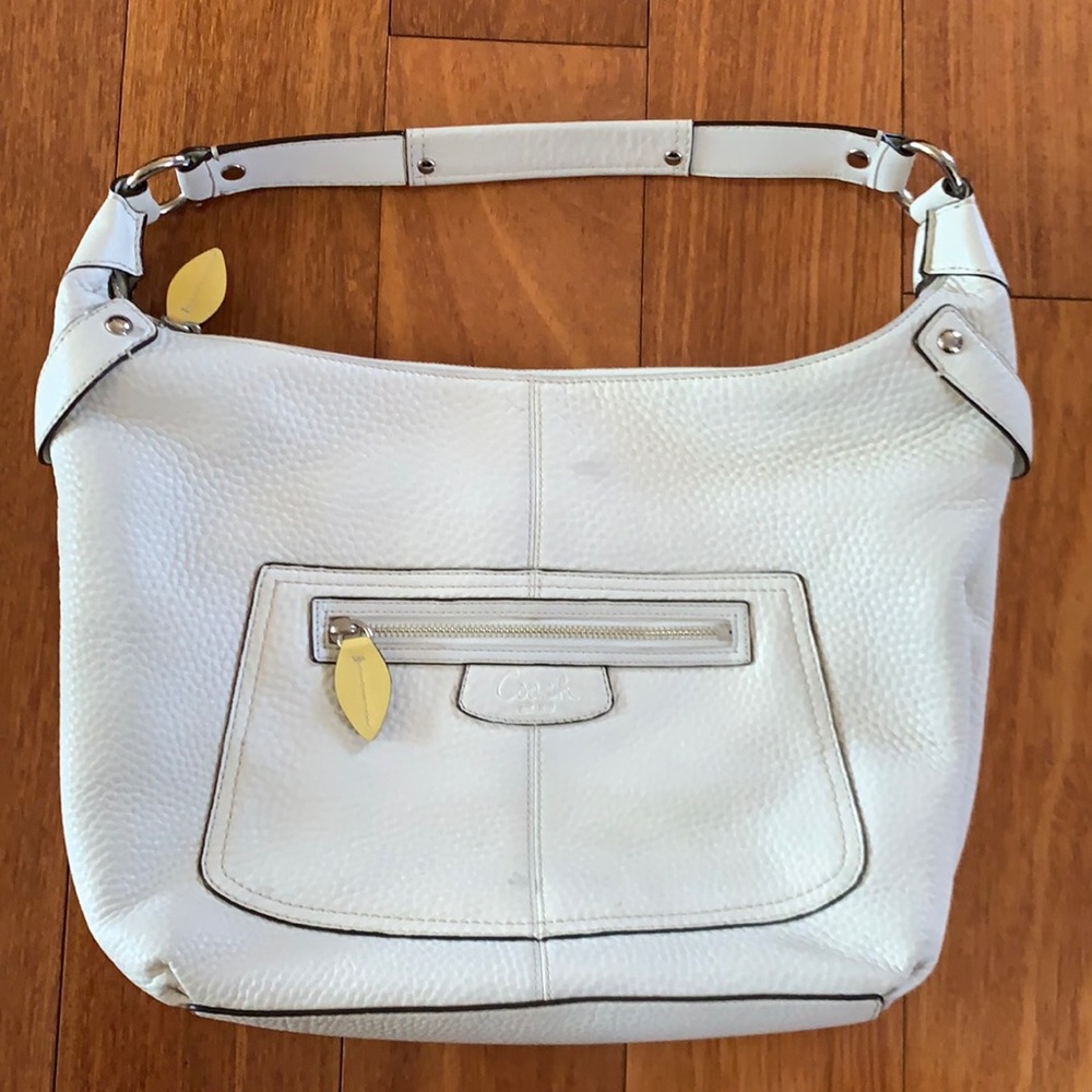 Cream Pebble Leather Vintage Coach Shoulder Bag